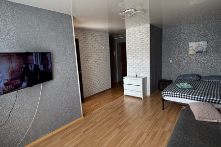 Квартира находится в центре города в двух остановках от жд и авто вокзалов