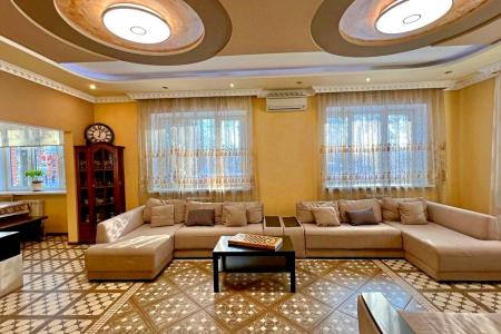 Коттедж в сосновом лесу с камином, сауной, бильярдом, шатром для отдыха на 14 гостей