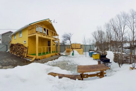 Двухэтажный дом с баней в городской черте у речки.Пройдите по ссылке cheb.entercity.ru/org/russkaja_