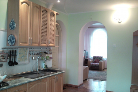 1-комнатная 2-х уровневая квартира в старинном немецком 4-х квартирном особняке в центре города..