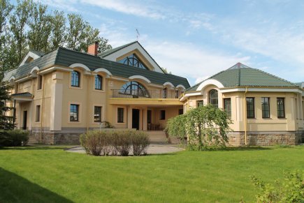 Коттедж в Павловске с большим бассейном и залом на 60чел