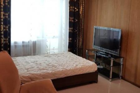 1- комн.кв. В самом центре городка Нефтяников.