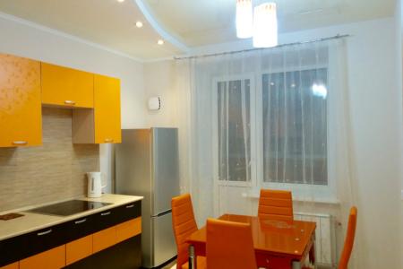 Однокомнатная квартира посуточно с евроремонтом в центре города по ул. Бутина, 78