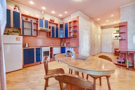 2-к квартира, 70 м², 2/5 эт.
