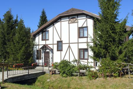 Современное Шале в лесу