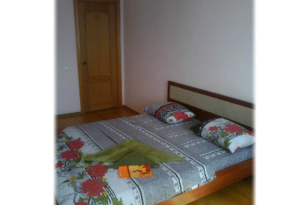 Трехкомнатная квартира класса-люкс возле аэропорта и автовокзала