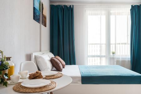 Уютнaя студия в сoвpемeнном квартале у пaркa и заливa