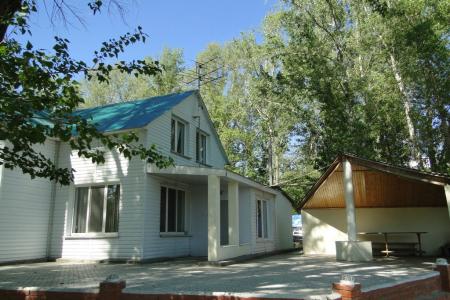 Коттедж с беседкой на берегу р. Сок