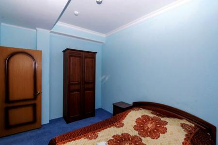 Хороший 2-комнатный номер с балконом и кондиционером