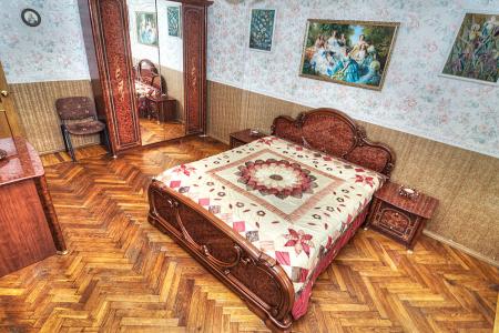 Уютная, большая квартира в центре города.