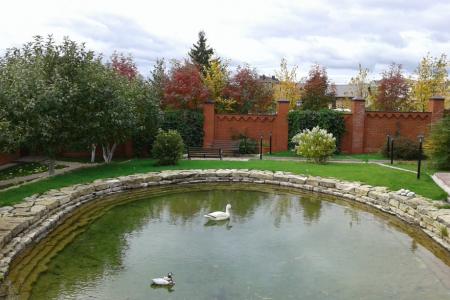 Коттедж в Ленинском районе для проведения Свадеб и юбилеев. Очень красивая территория.