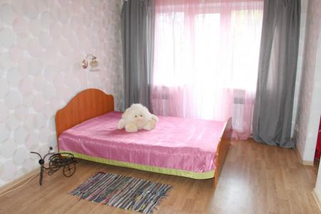 сдам двухкомнатную квартиру в центре города посуточно рядом с крупным торговым центром Серебряный го