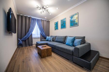 Стильная квартира с кондиционером, дорогим новым евроремонтом и панорамным видом на город