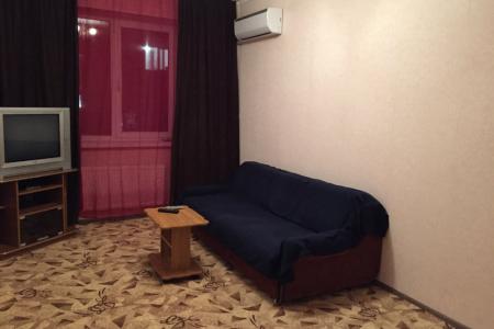 1-комнатная квартира на пересечении улиц 40 лет Победы и Колхозная