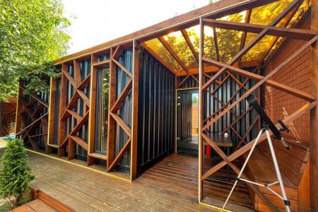 Ультрасовременный дом из морских контейнеров в Новой Москве