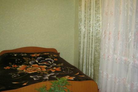 Трехкомнатная квартира возле  Кукурузы