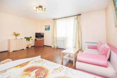 2-ая, изолированные комнтаы. 73 кв.м. Free Wi-Fi. 5 спальных мест. Метро 2 минуты