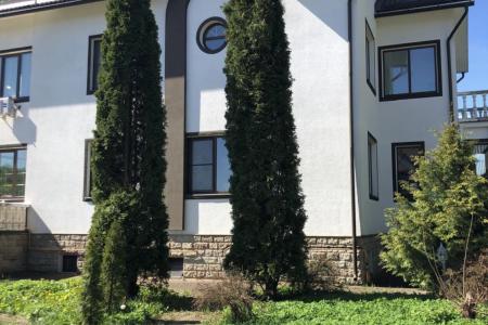 Уютный дом с большим бассейном