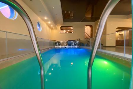 4-уровневый коттедж с теплым бассейном ( 3*7 кв м и глубиной 2 метра , турецкой баней, хаммамом