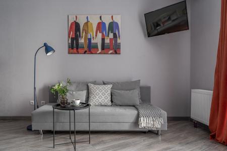 Коралловая студия с видом на гору Уктус