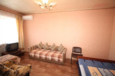 Посуточно однокомнатная квартира в центре