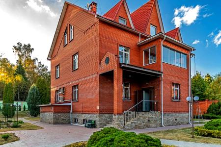 Всё что нужно для отдыха компании из 25 гостей в наличии: бассейн, сауна на 10 чел., бильярд 12 ф.