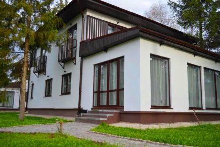 Новый коттедж на лесном участке