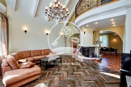 Коттедж с камином по Дмитровскому шоссе до 30 человек