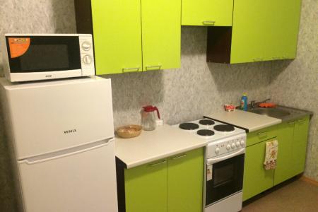 Дом расположен неподалеку от ТЦ фестиваль, стадион Ермак. Рядом автобусная и трамвайная остановки.