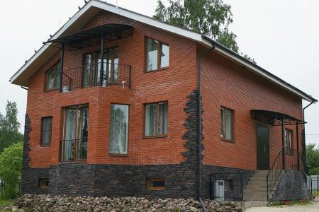 Двухэтажный коттедж с баней прямо на берегу тихой заводи в окружении леса