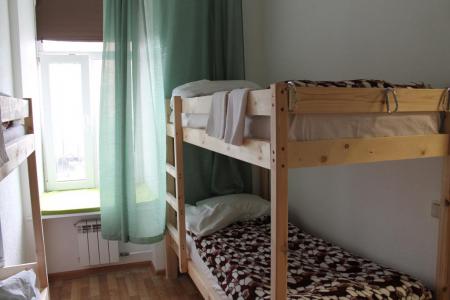 Койко-места в четырёх-и шестиместных номерах уютного БроХостела.