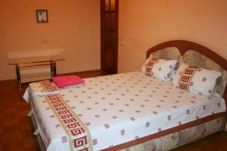 1-комнатная квартира  посуточно  в  Тольятти, центр .