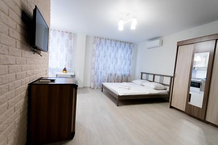 1-к просторная студия с хорошим ремонтом