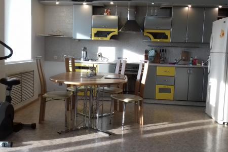 Сдаю 3-комн. квартиру в районе набережной