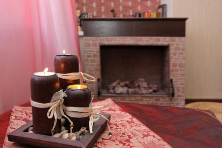 Красивая романтичная квартира, настоящий камин с живым огнем, недалеко от центра, WIFI, до 4 гостей