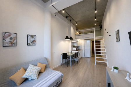 Двухуровневая студия с бесплатной парковкой на территории