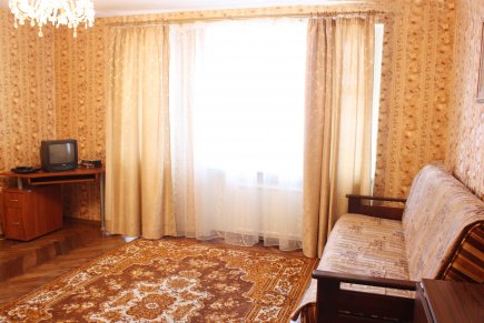 1коснатная посуточно от собственника у метро Ладожская