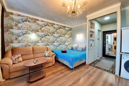 Студия "МЕЧТА" с дизайнерским ремонтом и джакузи!