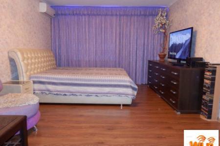 В самом центре города, отличная квартира с евроремонтом