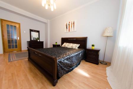 Двухкомнатная квартира возле ЖД-вокзала