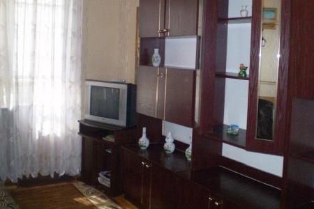 Однокомнатная квартира напротив КГУ