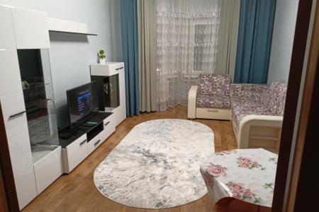 Центр города, парк рядом, детская площадка, магазины в доступности, парковка, лифт, балкон, уютно, т