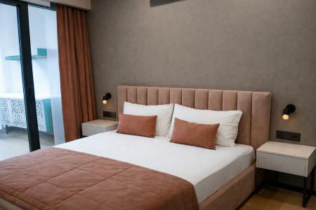 Стильная студия в центре Ялты с бассейном, который работает круглогодично!