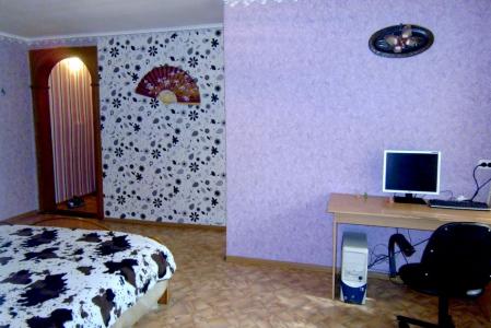 2 комнатная квартира Комсомольский пр-т 79/Союза Республик 17 .Центральный Район.(Россия, Цум)