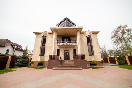 Эксклюзивный коттедж площадью 1 300 м2  в д. Лопатино