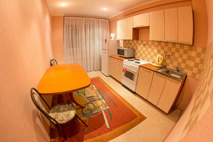 Комфортная однокомнатная  квартира с новым ремонтом, расположена не далеко от центра.