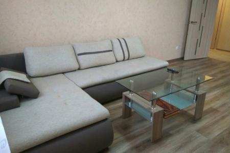 Двухкомнатная квартира возле Дворца Спорта