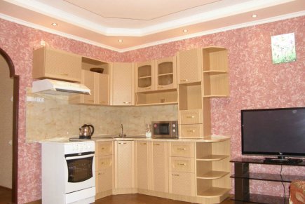 3-х комнатная комфортабельная квартира (кухня-гостинная, две спальни)