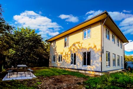 Двухэтажный дом с баней и тёплым бассейном, в д. Поркузи