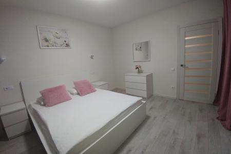 Просторная, новая двухкомнатная квартира с хорошим ремонтом